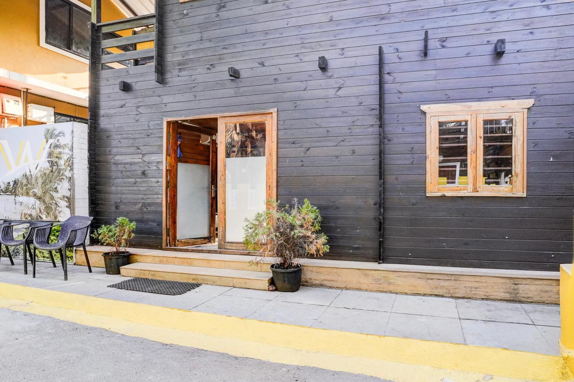 Super Townhouse Morjim 호텔 외부 사진