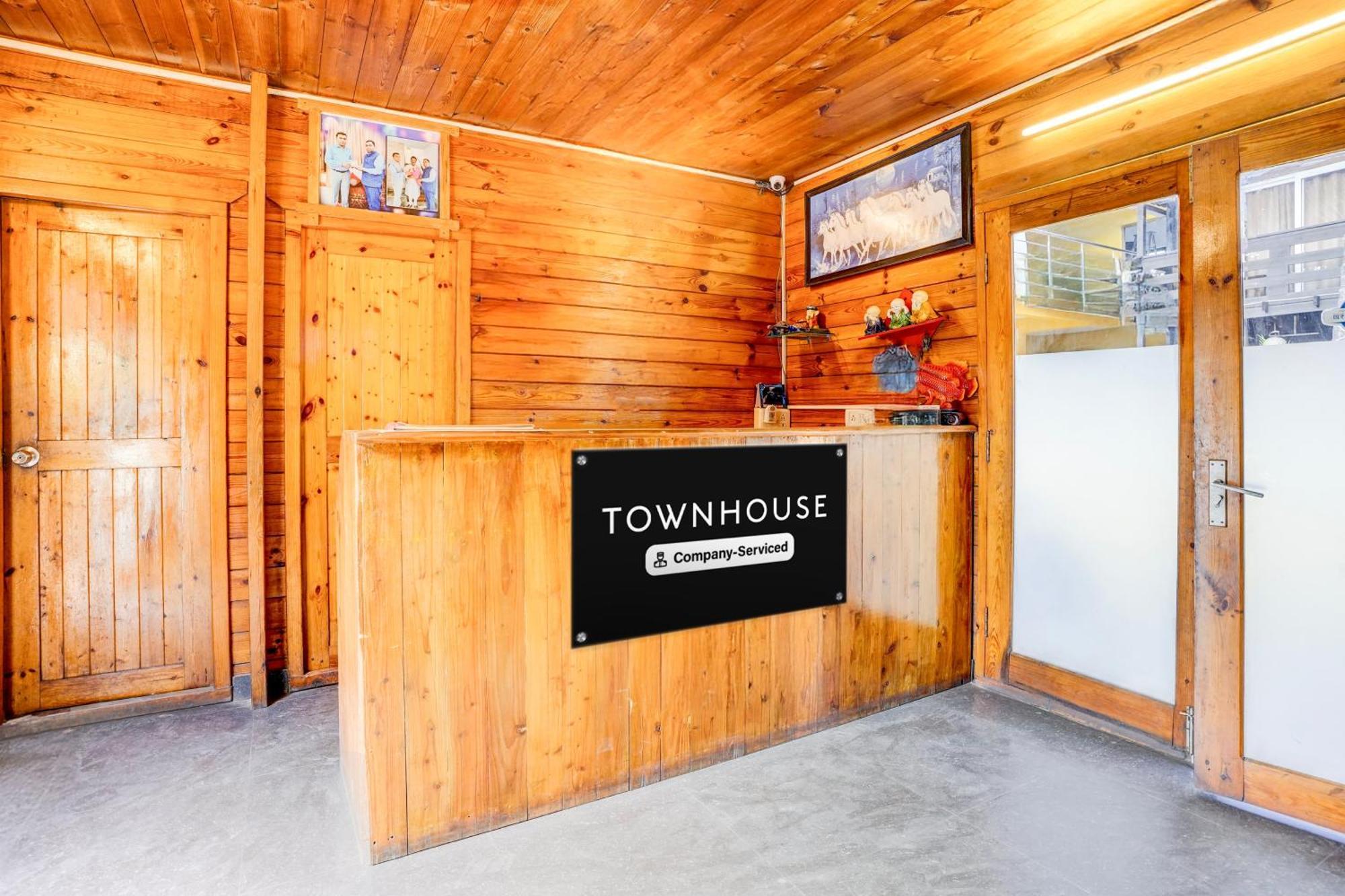 Super Townhouse Morjim 호텔 외부 사진