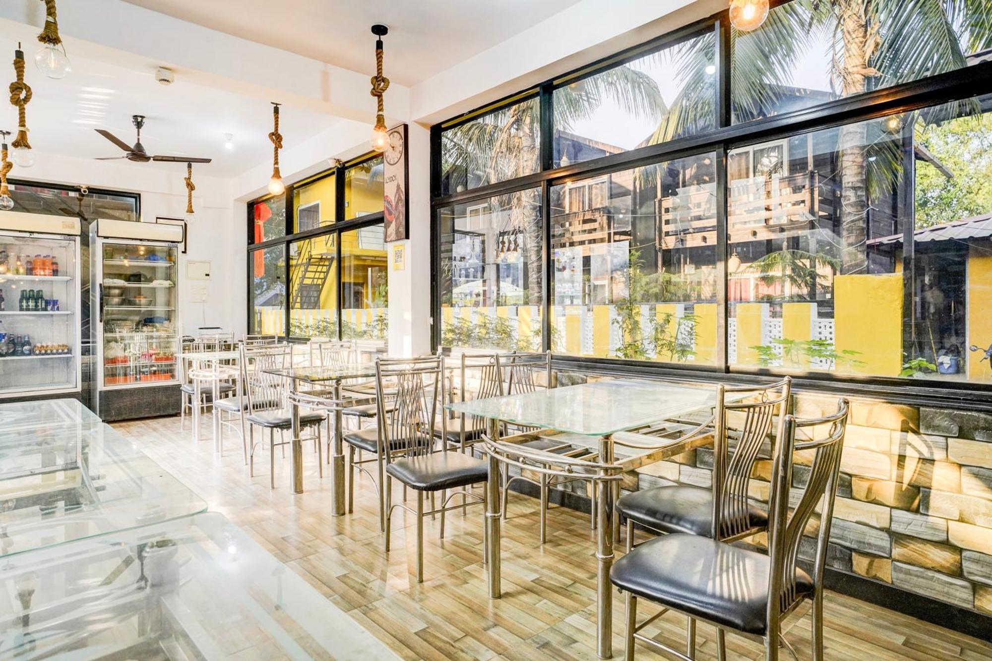 Super Townhouse Morjim 호텔 외부 사진